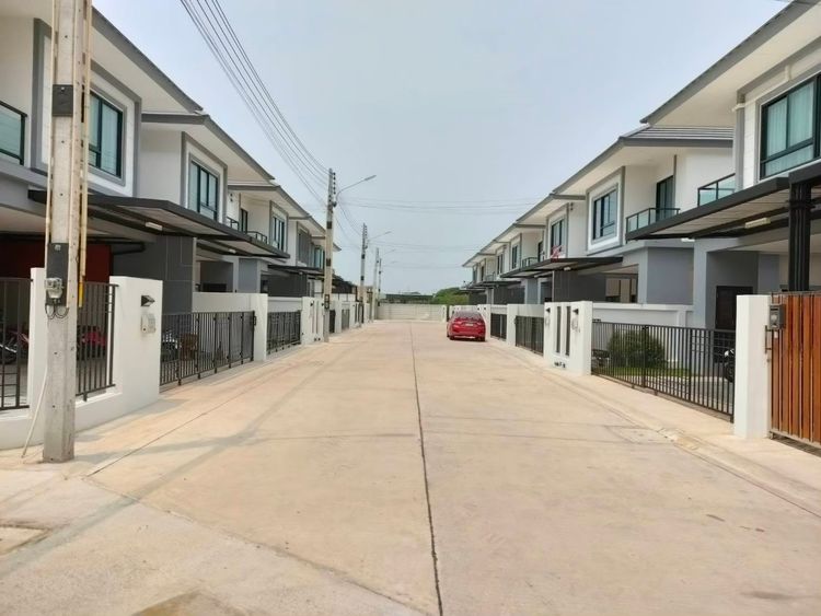 ภาพแบบบ้าน-เปิดขายบ้านตัวอย่าง เฟอร์ครบ บ้านแฝด 2 ชั้น