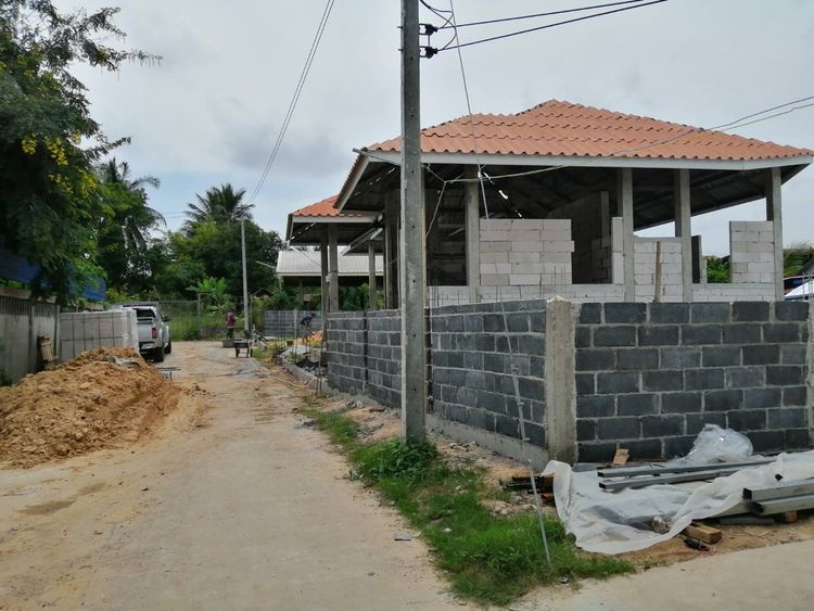 ภาพแบบบ้าน-หลังสุดท้าย! เฟอร์ครบ บ้านเดี่ยวสร้างใหม่ใจกลางเมืองตระการพืชผล หลังห้างโลตัส ทำเลเกรด A