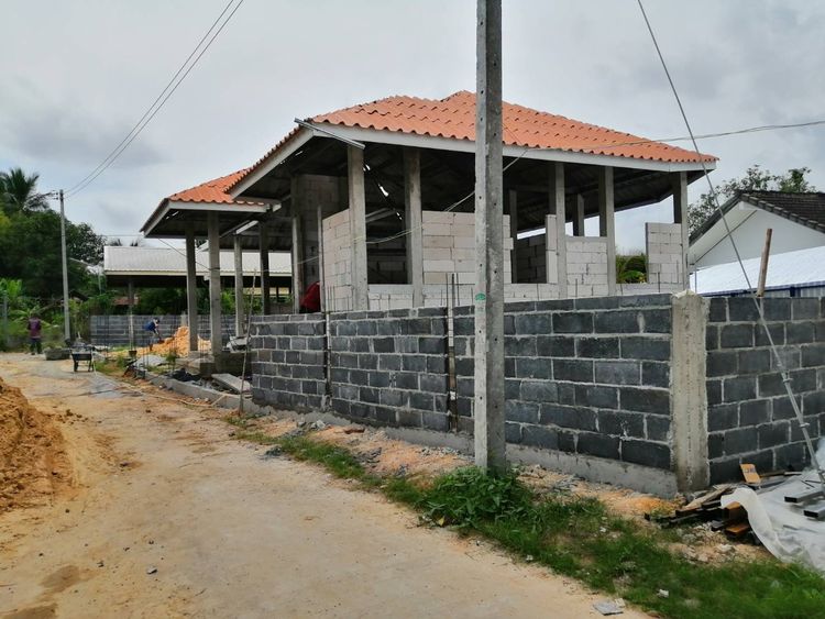 ภาพแบบบ้าน-หลังสุดท้าย! เฟอร์ครบ บ้านเดี่ยวสร้างใหม่ใจกลางเมืองตระการพืชผล หลังห้างโลตัส ทำเลเกรด A