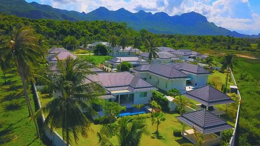 ไวท์ บีช วิลล่า - White Beach Villas