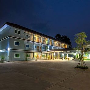 นวพรรีสอร์ท