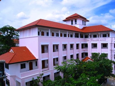 หอพักหญิงพาราไดซ์ รีสอร์ท
