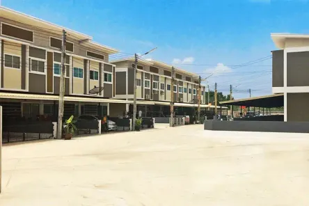 เพชรธารา พานทอง - Petchthara Phanthong