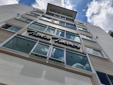 ทวิน ทาวเวอร์