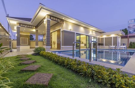 ลิฟวิ่ง แกรนด์ โฮม - Living Grand Home