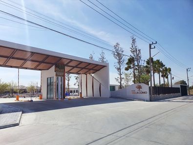 หมู่บ้านวิลล่า โคโม่ - Villa Como