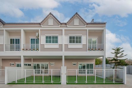 ฟลอร่า โฮม บ่อวิน - ศรีราชา - Flora Home Borwin - Sriracha