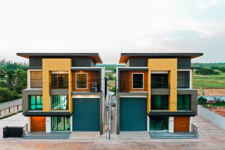 𝐓𝐡𝐞 𝐒𝐮𝐜𝐜𝐞𝐬𝐬 𝐇𝐨𝐦𝐞 𝐎𝐟𝐟𝐢𝐜𝐞 𝐚𝐧𝐝 𝐖𝐚𝐫𝐞𝐡𝐨𝐮𝐬𝐞