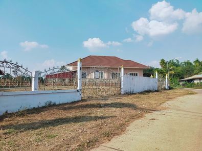 บ้านพักอาศัยครึ่งตึกครึ่งไม้ 1 ชั้น