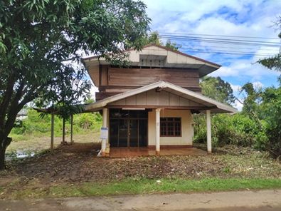 บ้านพักอาศัยครึ่งตึกครึ่งไม้ 2 ชั้น