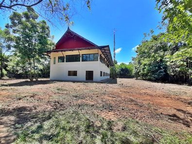 ที่ดินพร้อมสิ่งปลูกสร้าง