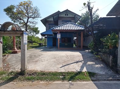 บ้านพักอาศัยครึ่งตึกครึ่งไม้ 2 ชั้น