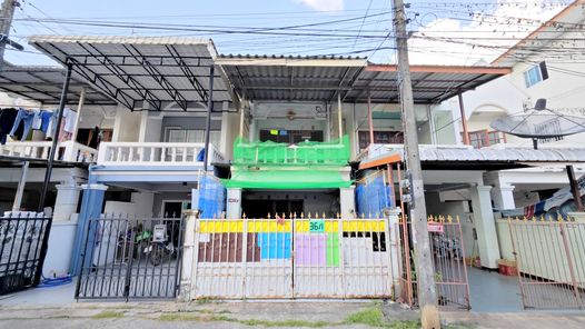 ขายทาวน์โฮม ทาวน์เฮ้าส์ 2 ชั้น 18 ตร.ว. 2 นอน 2 น้ำ หน้าค่ายศรีพัชรินทร์ เข้าซอยแค่ 30 เมตรถึง