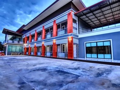 พลอย พลัส