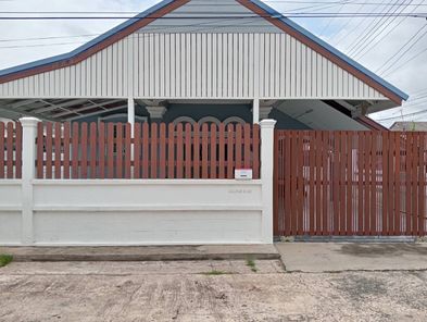 ขายบ้านเดี่ยวทำเลดี เนื้อที่ 65 ตรว. ติดถนนใหญ่สาย สุรินทร์-บุรีรัมย์ ตำบลนอกเมือง อำเภอเมือง จังหวัดสุรินทร์