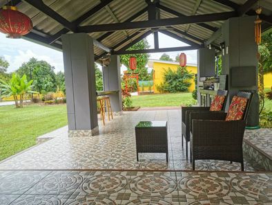 ขายด่วน!!! ขายบ้านเดี่ยว2 ชั้น บ้านสวนสวยพร้อมสวนผลไม้ออร์แกนิค ใกล้ถนนสุขุมวิท ติดถนนสาธารณะ เนื้อที่ 3 ไร่ 3 งาน อ.แกลง ระยอง