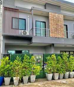 ขายทาวน์โฮมในโครงการหมู่บ้านเดอะเซอเคิล สุรินทร์ โรบินสัน