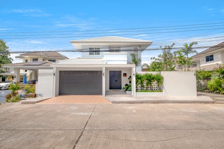 ขายพูลวิลล่าส่วนตัว สไตล์โมเดิร์น โครงการพิมานชล 2 รีโนเวทใหม่ทั้งหลัง พร้อมอยู่!