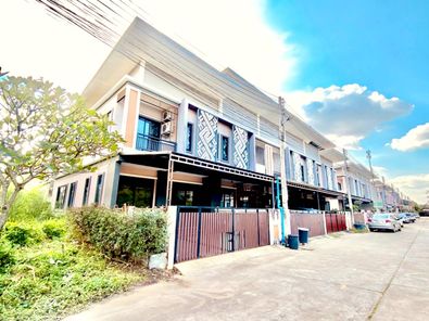 ขายทาวน์โฮม โครงการSilk Property หนองไผ่ คูหาแรก ห้องริม บ้านกว้าง 6 เมตร โอ่โถง โล่งสบาย แถมเฟอร์นิเจอร์พร้อมอยู่ ใกล้ ตลาดหนองไผ่ศิลา