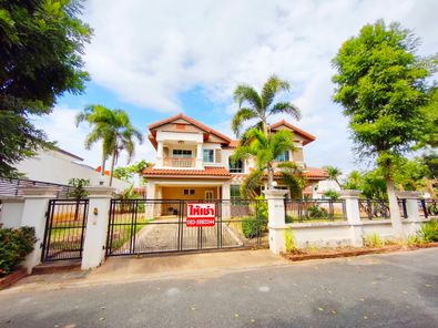 บ้านเดี่ยว 2 ชั้น 207 ตร.ว. 4 นอน 4 น้ำ หมู่บ้านแลนด์แอนด์เฮ้าส์พาร์ค ขอนแก่น บ้านสวย เนื้อที่เยอะ สนามหญ้ากว้างๆ เดินทางสะดวกบนถนนเลี่ยงเมือง ใกล้ตัวเมืองขอนแก่น