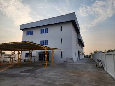 ขายโกดังพร้อมสำนักงาน เพิ่งสร้างเสร็จ ศรีราชา ชลบุรี เนื้อที่ 2 ไร่ 4 ตร.ว. ใกล้นิคมปิ่นทอง 2 กม