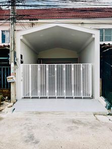 ขายทาวน์เฮ้าส์ 2 ชั้น หมู่บ้านพัทยารุ่งเรือง(PR:Aem)  ตกแต่งสไตล์ Modern Classic พร้อมอยู่ Built-in ทั้งหลัง