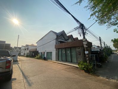 ทาวน์เฮ้าส์ใกล้ ม.ภาค ขอนแก่น รีโนเวทแล้ว ทำเลปล่อยเช่าดี