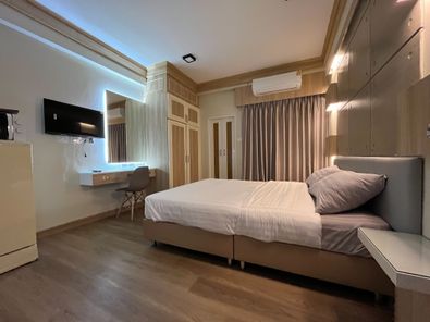 Mild by Rs Apartment