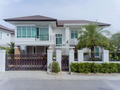 เดอะ แกรนด์ มิลเลเนี่ยม - The GRAND Millenium