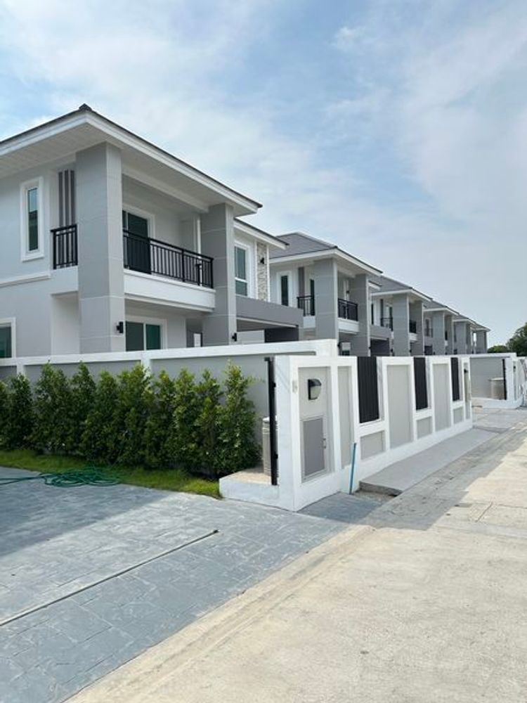 ภาพแบบบ้าน-บ้านสวยหลังใหญ่สไตล์ Modern