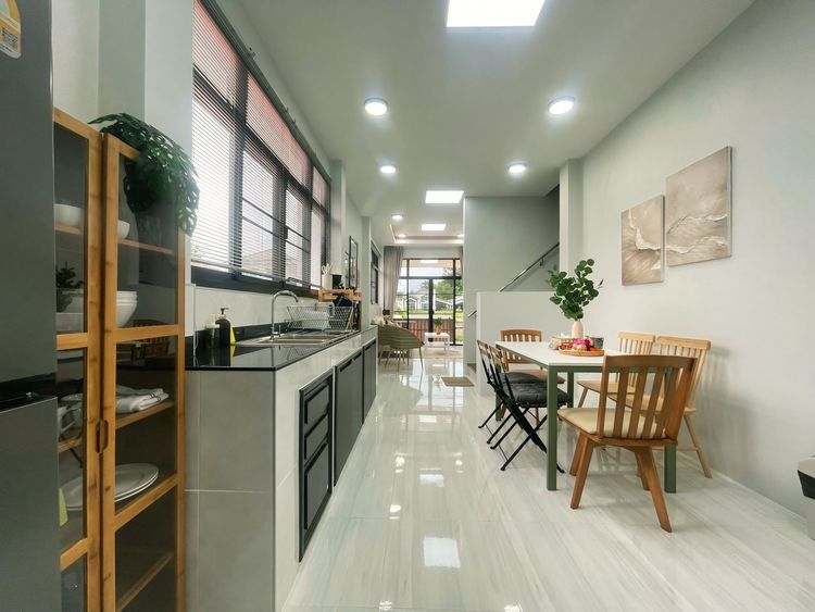 ภาพแบบบ้าน-วิลล่า ตกแต่งเต็ม ใกล้ห้วยวังนอง