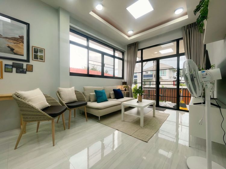 ภาพแบบบ้าน-วิลล่า ตกแต่งเต็ม ใกล้ห้วยวังนอง