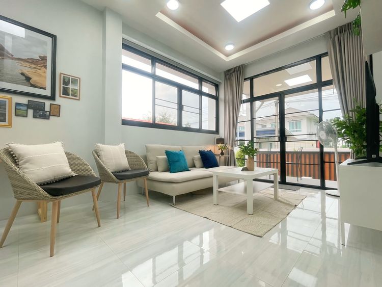 ภาพแบบบ้าน-วิลล่า ตกแต่งเต็ม ใกล้ห้วยวังนอง