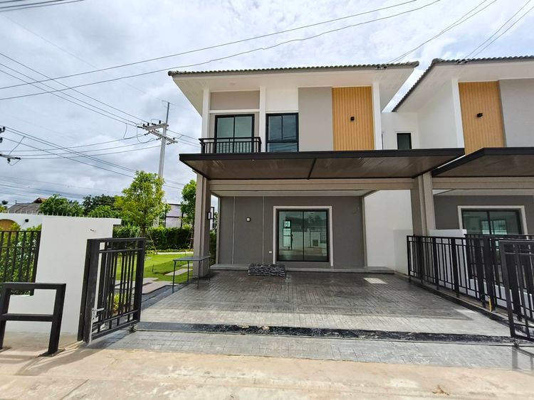 ภาพแบบบ้าน-บ้านแฝดหน้ากว้างจอดรถได้ 3คัน