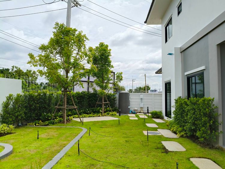 ภาพแบบบ้าน-บ้านแฝดหน้ากว้างจอดรถได้ 3คัน