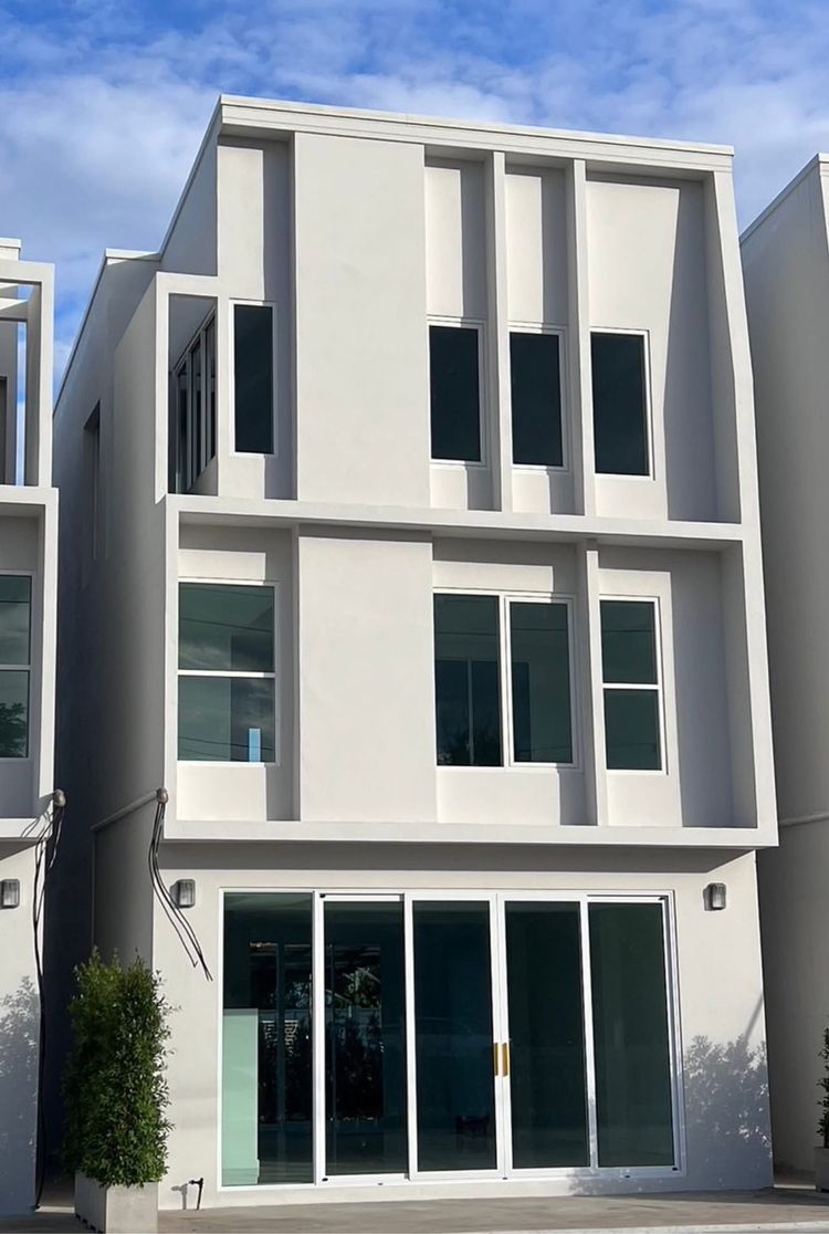 ภาพแบบบ้าน-บ้านเดี่ยว สไตล์โมเดิร์น (Modern Style) 3ชั้น