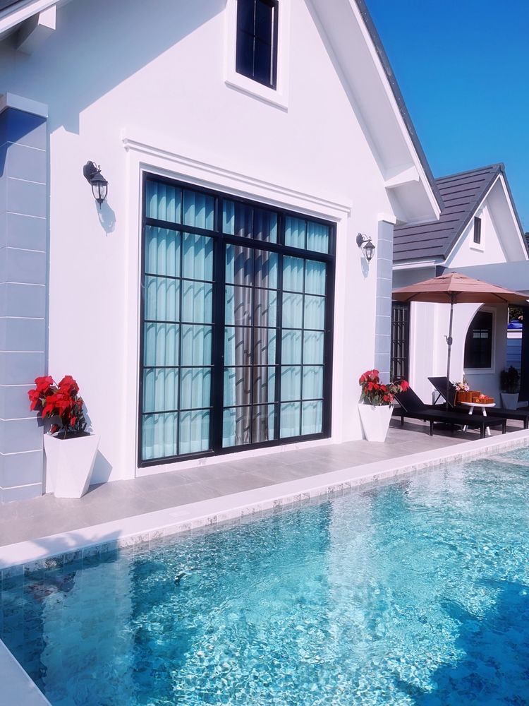 ภาพแบบบ้าน-บ้านเดี่ยวชั้นเดียว สไตล์ยุโรป โมเดิร์น ลักชัวร์รี่ (มีสระว่ายน้ำ)