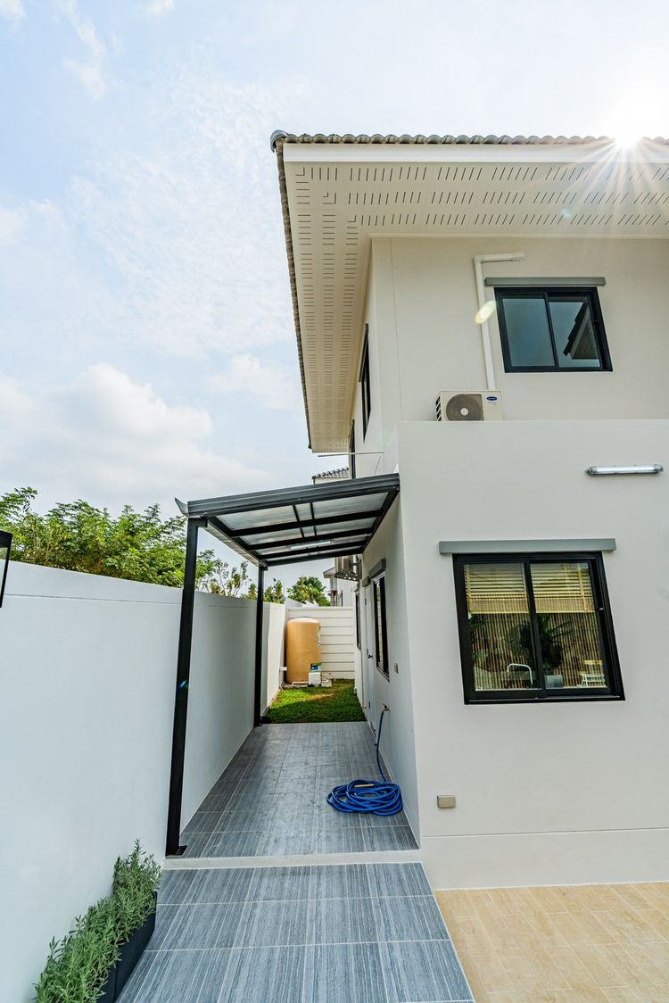 ภาพแบบบ้าน-บ้านเดี่ยว 2 ชั้น พร้อมสระว่ายน้ำ บ้านพร้อมเฟอร์นิเจอร์