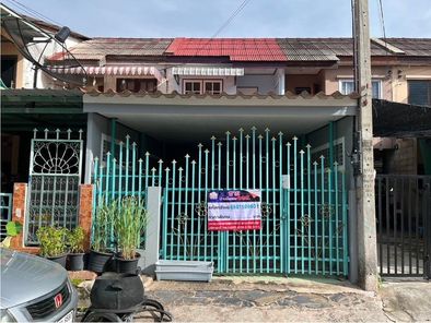 ขายทาวน์เฮ้าส์ 2 ชั้น ในโครงการ ฉัตรแก้ว ราคา 9 แสนบาท ในอำเภอเมืองพิษณุโลก