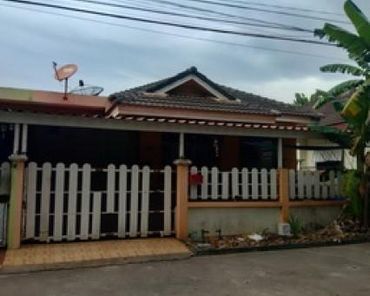 ขายบ้านแฝด 1 ชั้น ในโครงการพนาวัลย์นคร ราคา 1.8 ล้านบาท ในอำเภอศรีราชา