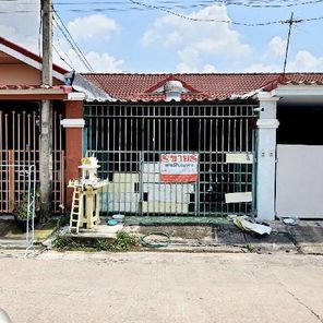 ขายทาวน์เฮ้าส์ 1 ชั้น ในโครงการฉัตรแก้ว ราคา 8 แสนบาท ในอำเภอเมืองพิษณุโลก