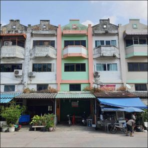 ขายอาคารพาณิชย์ 3 ชั้น ในโครงการฉัตรแก้ว ราคา 1.75 ล้านบาท ในอำเภอเมืองพิษณุโลก