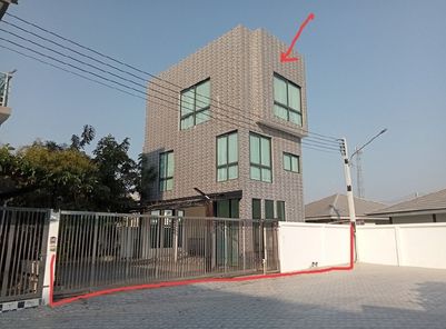 ขายบ้านเดี่ยว 3 ชั้น ในโครงการบ้านอุ่นไอรัก เวโรน่า ราคา 8.80 ล้านบาท ในอำเภอเมืองชลบุรี