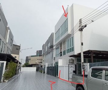 ขายทาวน์เฮาส์ 3 ชั้น ในโครงการบ้านไออุ่นรัก เวโรน่า ราคา 4.80 ล้านบาท ในอำเภอเมืองชลบุรี