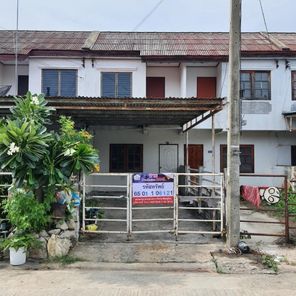 ขายทาวน์เฮ้าส์ 2 ชั้น ในโครงการ ฉัตรแก้ว ราคา 1.04 ล้านบาท ในอำเภอเมืองพิษณุโลก