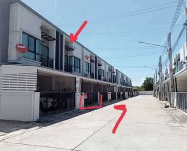 ขายทาวน์เฮ้าส์ 2ชั้น ในโครงการลา ปาตีย์ บ้านสวน ราคา 2.70ล้านบาท ในอำเภอเมืองชลบุรี