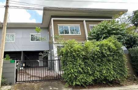 ขายทาวน์เฮาส์ 2 ชั้น ราคา 1.65 ล้านบาท ในโครงการกรีนเนอรี่ ทาวน์ ในอำเภอบ้านบึง