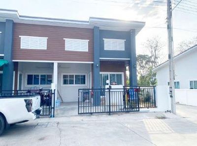 ขายทาวน์เฮาส์ 1 ชั้น ในโครงการศักดิ์ศิริ ราคา 1.35 ล้านบาท ในอำเภอนิคมพัฒนา