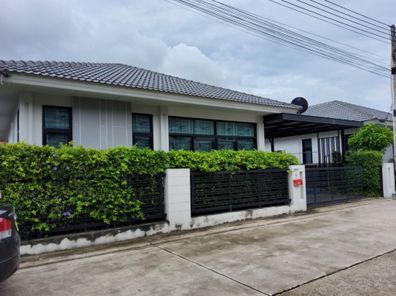 ขายบ้านเดี่ยว 1ชั้น ในโครงการสายลมเย็น แกรนด์วิว ราคา 3.02ล้านบาท ในอำเภอนิคมพัฒนา