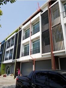 ขายอาคารพาณิชย์ 3ชั้น ในโครงการเดอะลีฟวิ่ง ศรีราชา ราคา 3.20ล้านบาท ในอำเภอศรีราชา